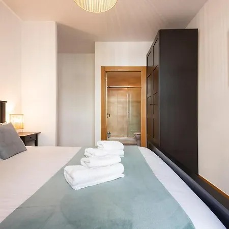 Legazpi, Amplio, Moderno Y Centrico Apartment *