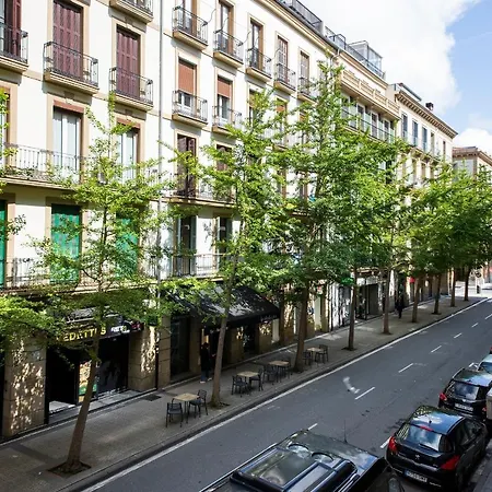 Legazpi, Amplio, Moderno Y Centrico